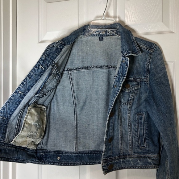 AEO Cotton Medium Blue Wash Distressed Pockets Button Down Cropped Jean Jacket M - Picture 6 of 15